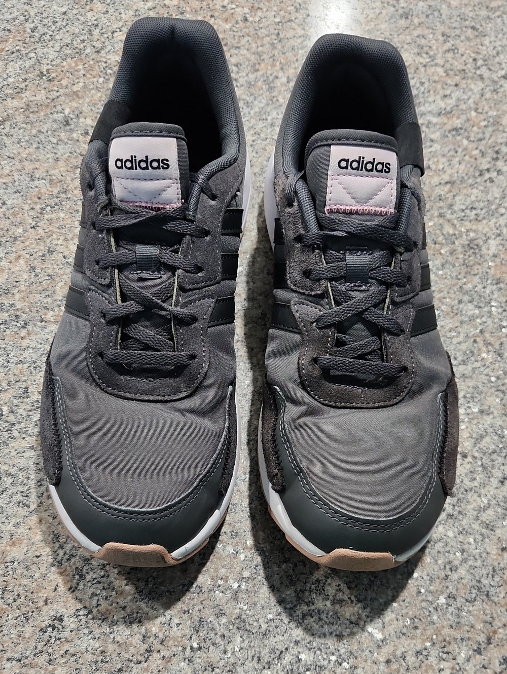 Adidas Retrorun Women’s Gray Running Shoes with Iridescent Heel Size 9.5